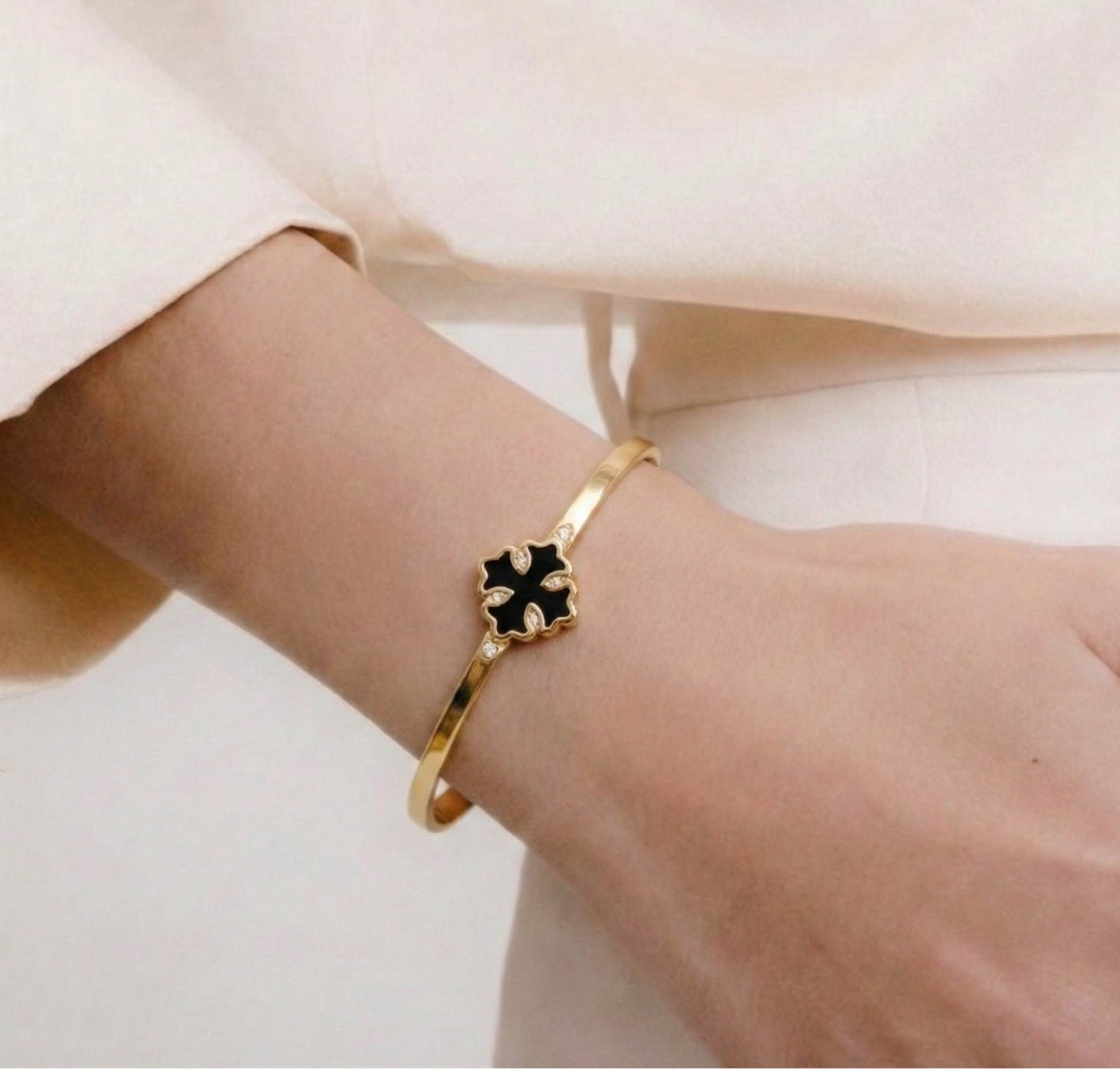 Black brunch bracelet